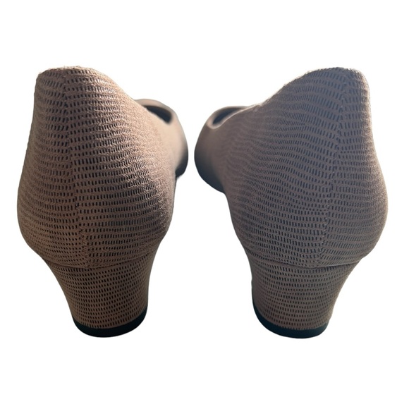 NWOT Vaneli Women’s Astyr Dress Pump Taupe Miniliz Print - Picture 2 of 3